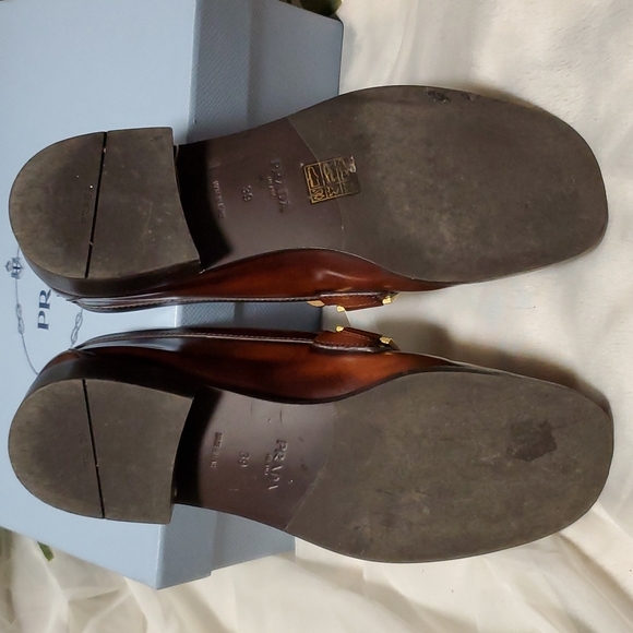 Prada loafer.  Used like new condition. - Picture 5 of 12